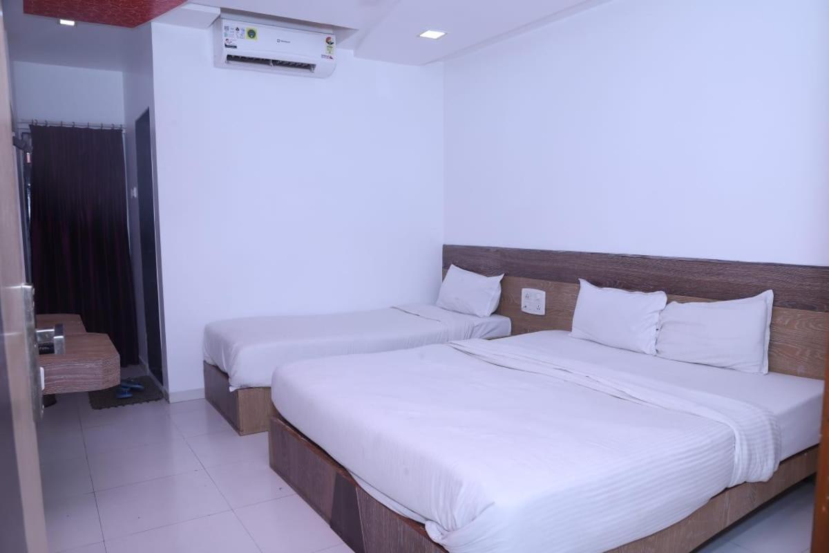 Hotel Kewal Inn 贾尔冈 外观 照片