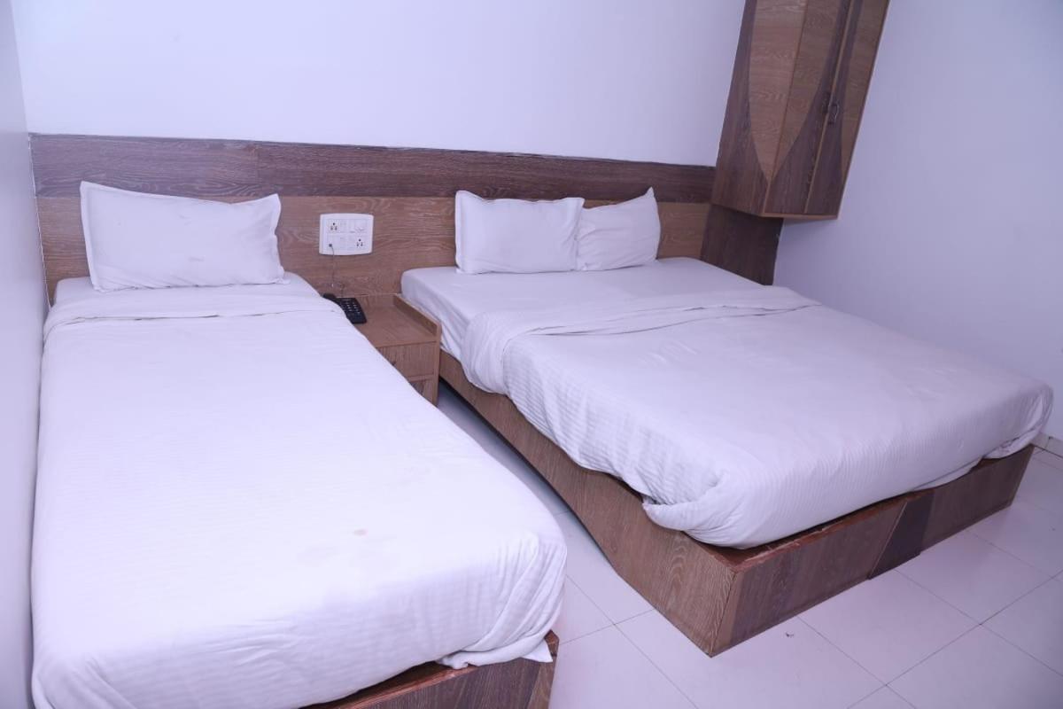 Hotel Kewal Inn 贾尔冈 外观 照片